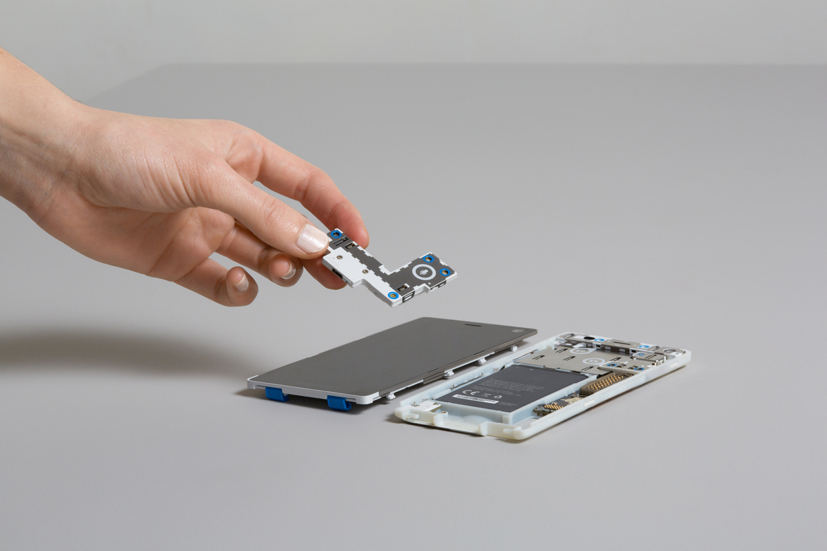 Modular Fairphone 2 Launches with Wooden 3D Printed Accessories
