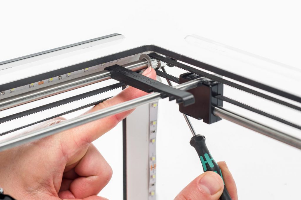 tighten the screw to 3d print